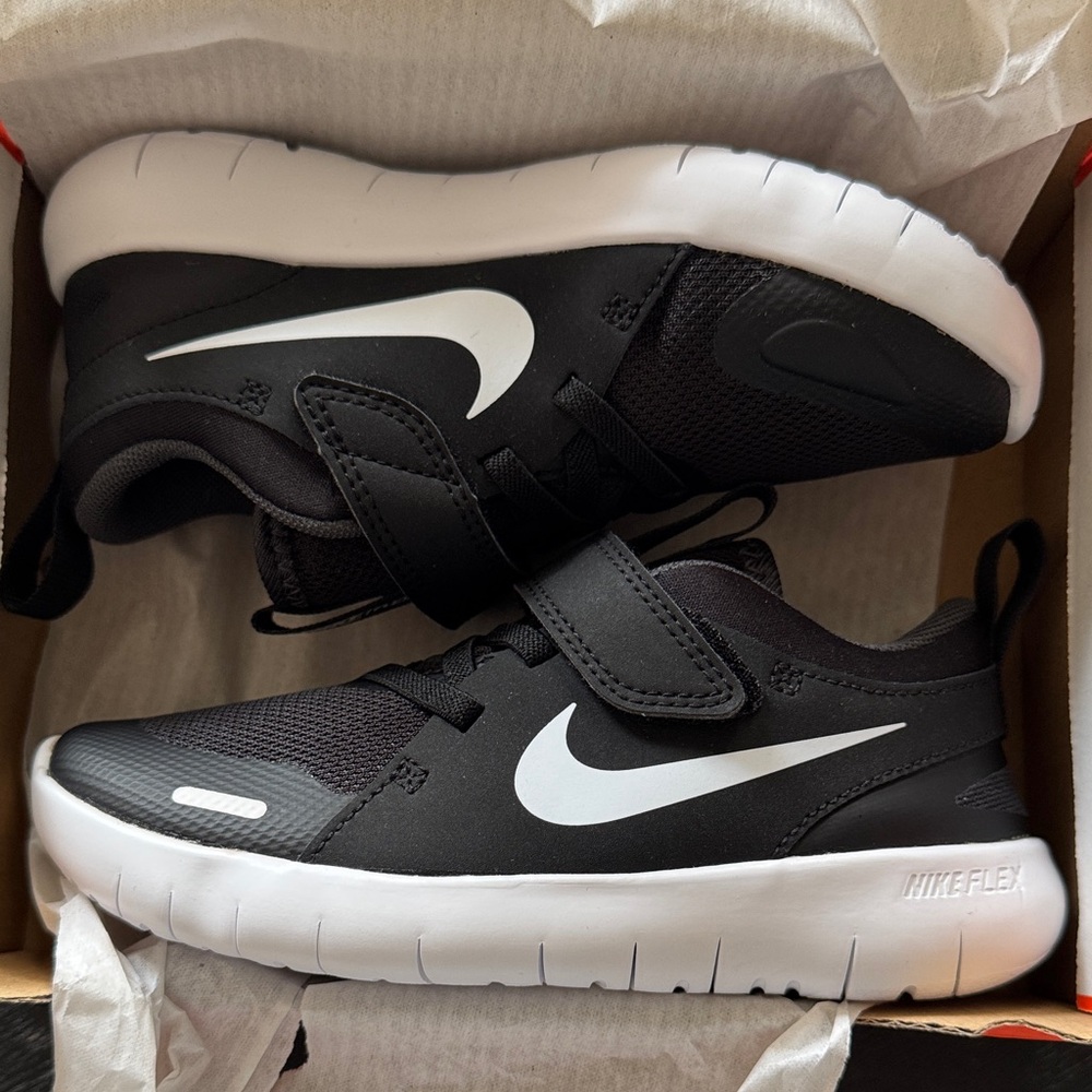Brand New Kids Nike Flex Contact 4 Sneakers